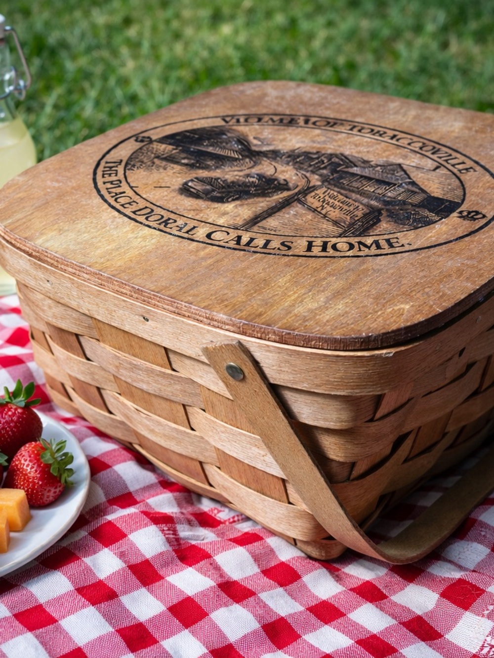 Vintage Y2K Tobaccoville Doral Souvenir Woven Wood Picnic Basket with Lid